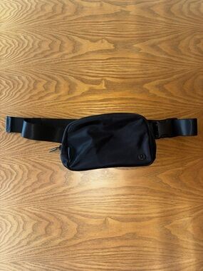 lululemon Everywhere Belt Bag 1L